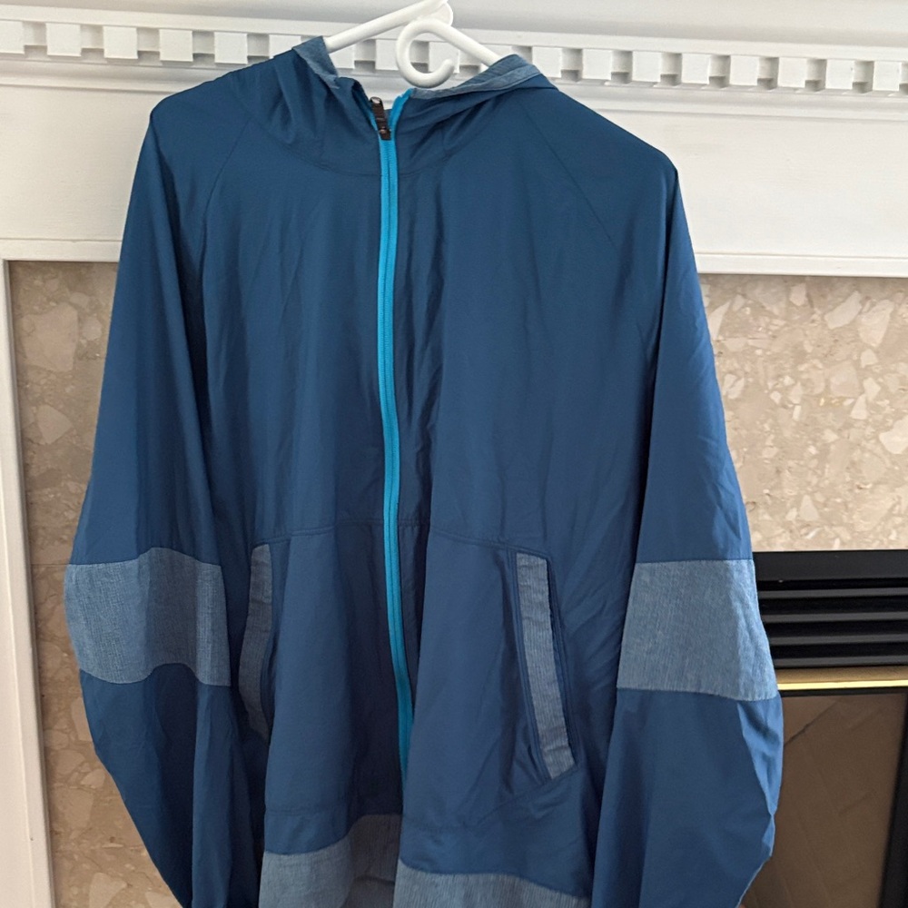 lululemon athletica Men’s Teal Hooded Windbreaker with Contrast Trim